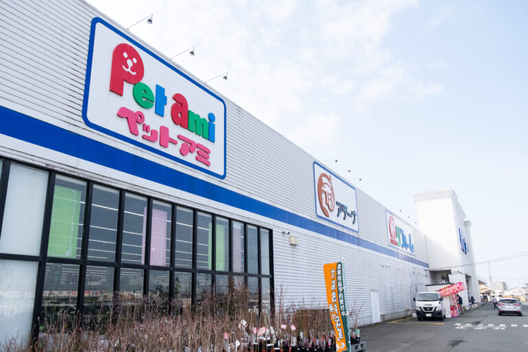 ペットアミ筑後店の外観・店内